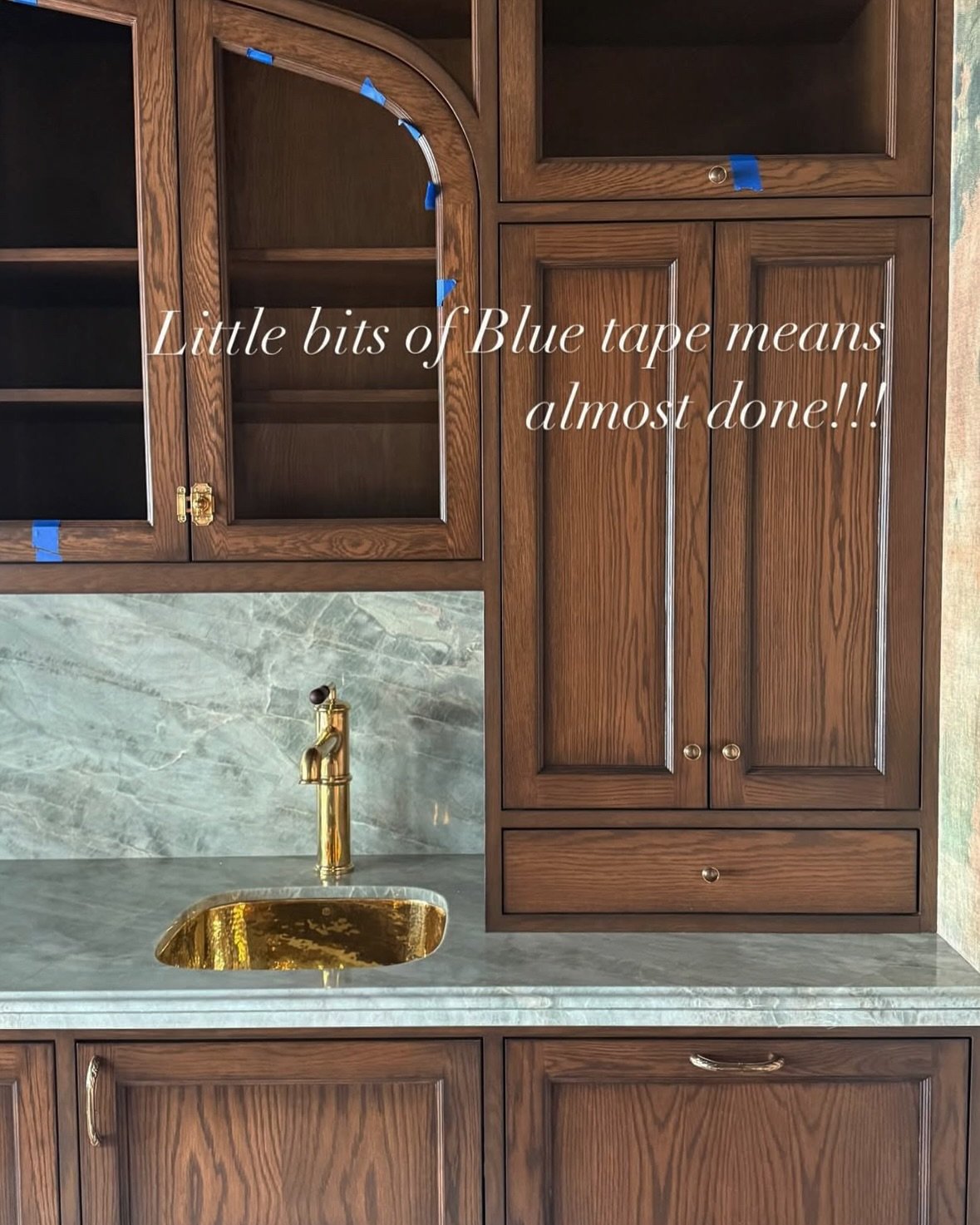 Sneak peak at the dining room built in at #projectnotdaggy ! Inching closer and closer to the finish line. There are a lot of show stoppers in here from the slab we sourced in LA , to the brass sink, the wallpaper and last but not least&hellip;. The 