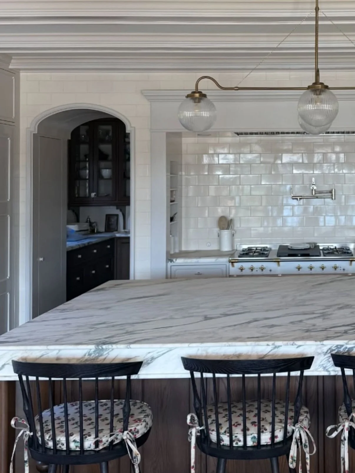 The difference of layers of goodness - tile, trim &amp; the pretty things. We are all so excited for this one to get its photo debut soon! #projectnotdaggy

Designed and Executed while senior designer at @lisastatondesign