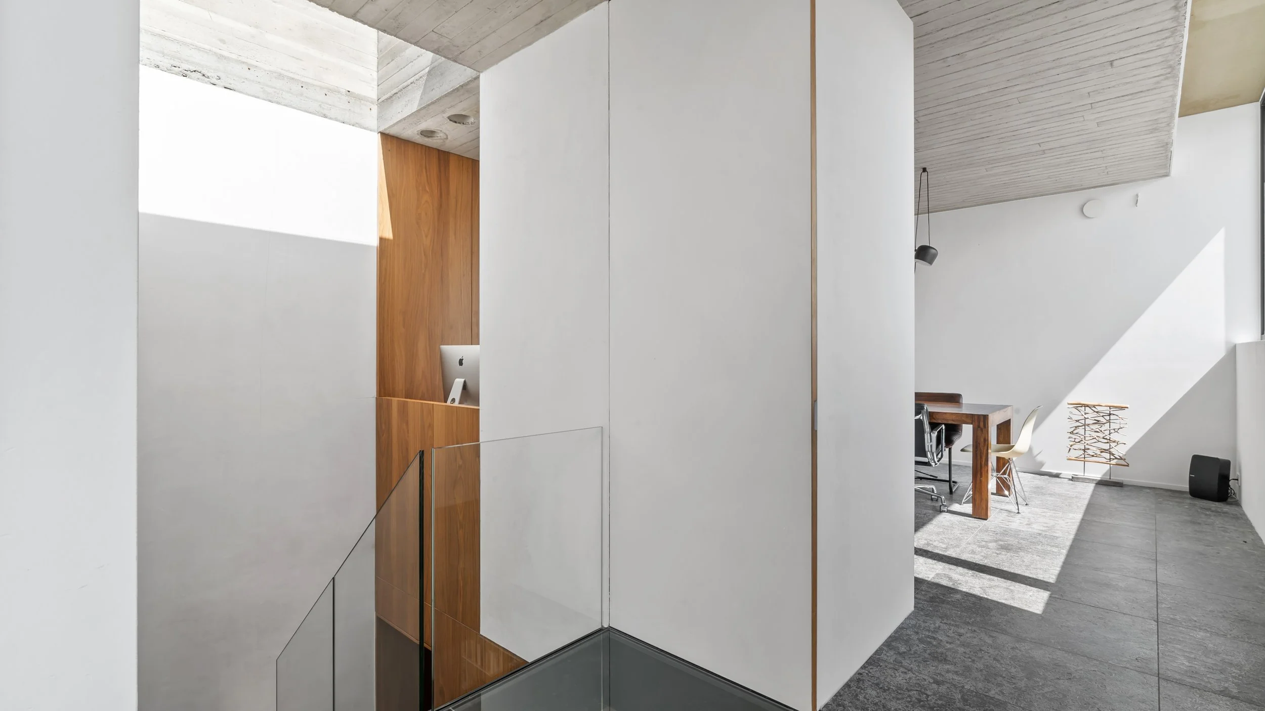 Rotselaar-open-traphal-betonplafond