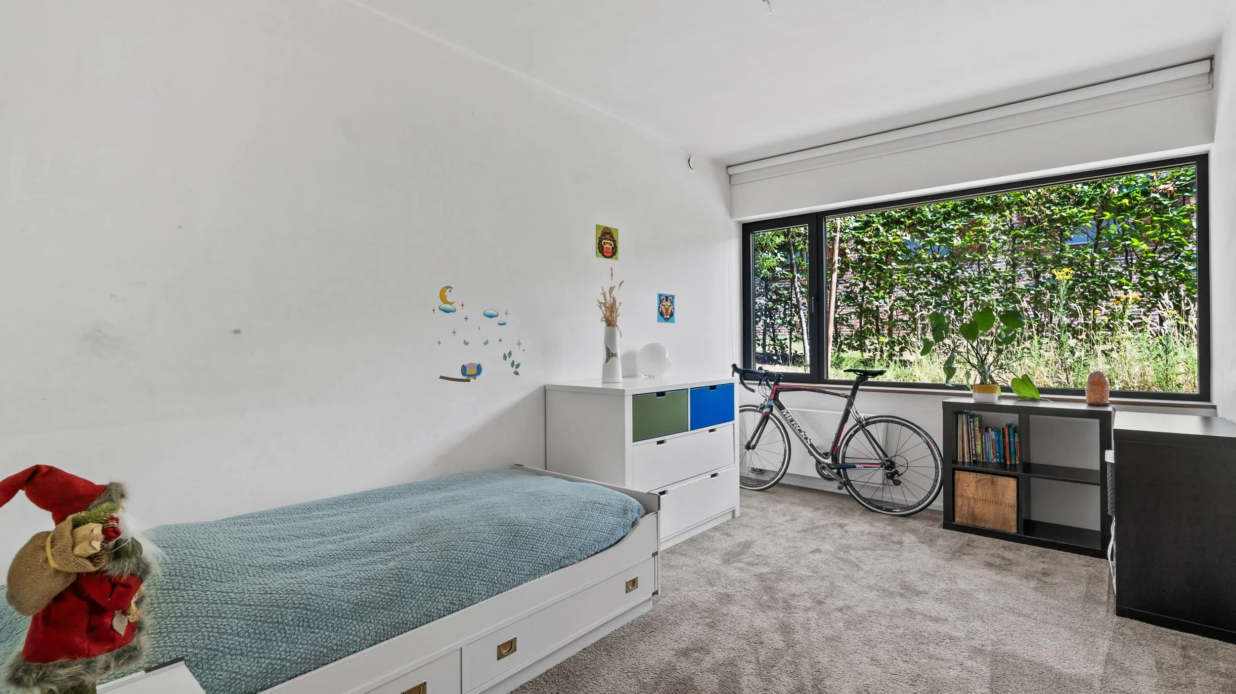 Rotselaar-kinderkamer-veel-licht