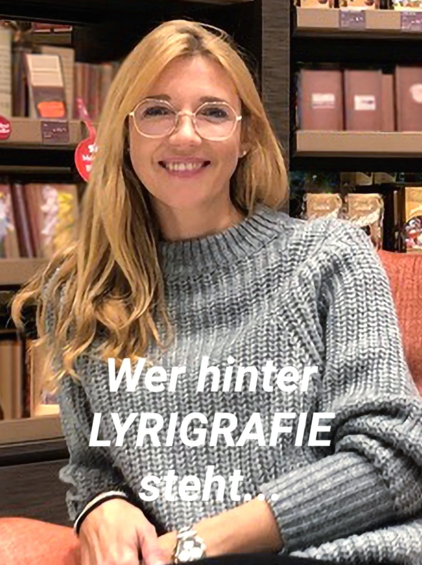 Ich bin Künstlerin – von Seele zu Seele.
Ich male nicht nur mit Farben, ich male mit Energie, mit Symbolen, mit der stillen Sprache des Lichts.
In meiner Arbeit fließen Formen und Symbole der Heiligen Geometrie, Worte, Farben, Zahl