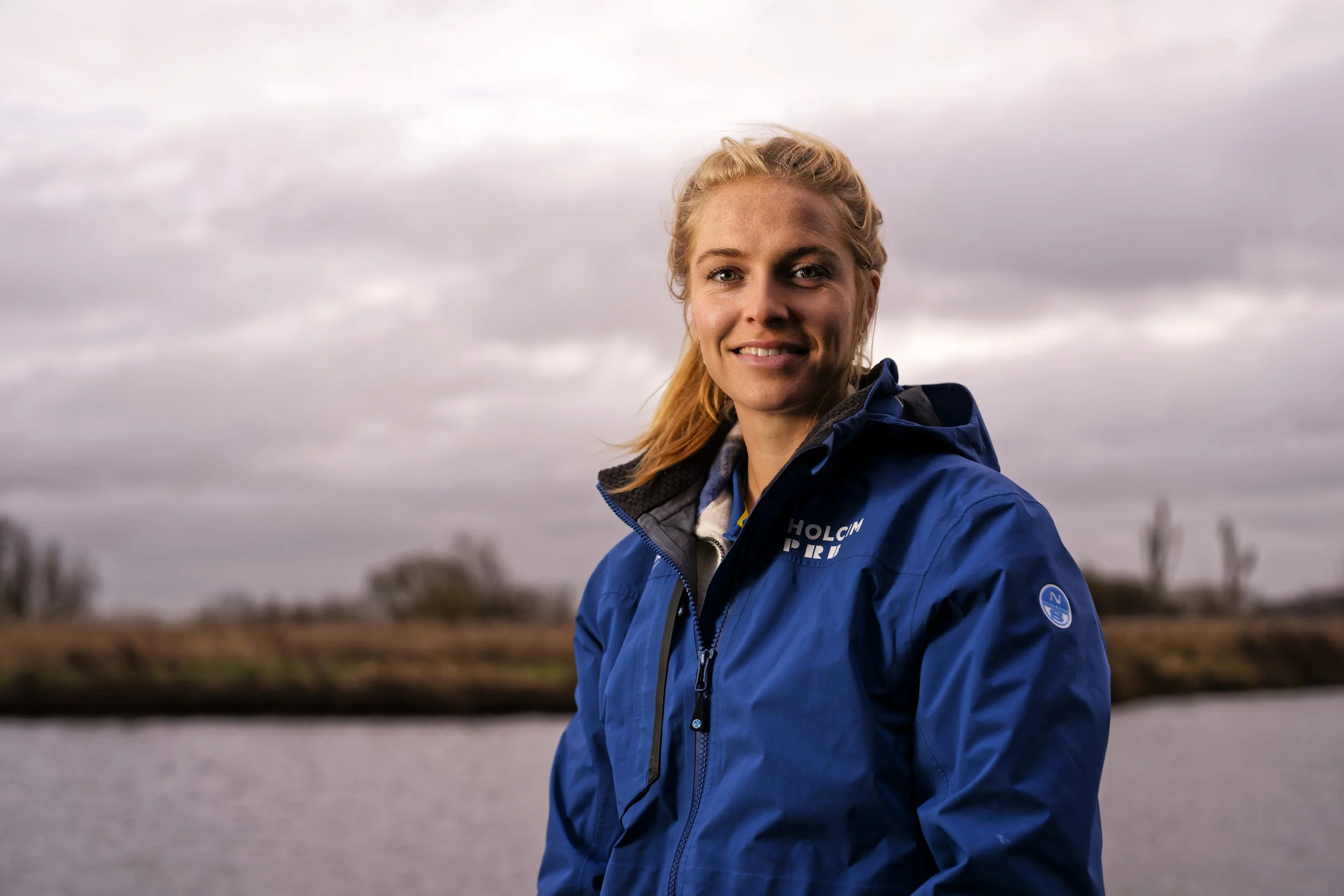 Tijdens hachelijke zeilavonturen kocht Rosalin Kuiper doodleuk een huis | De Telegraaf