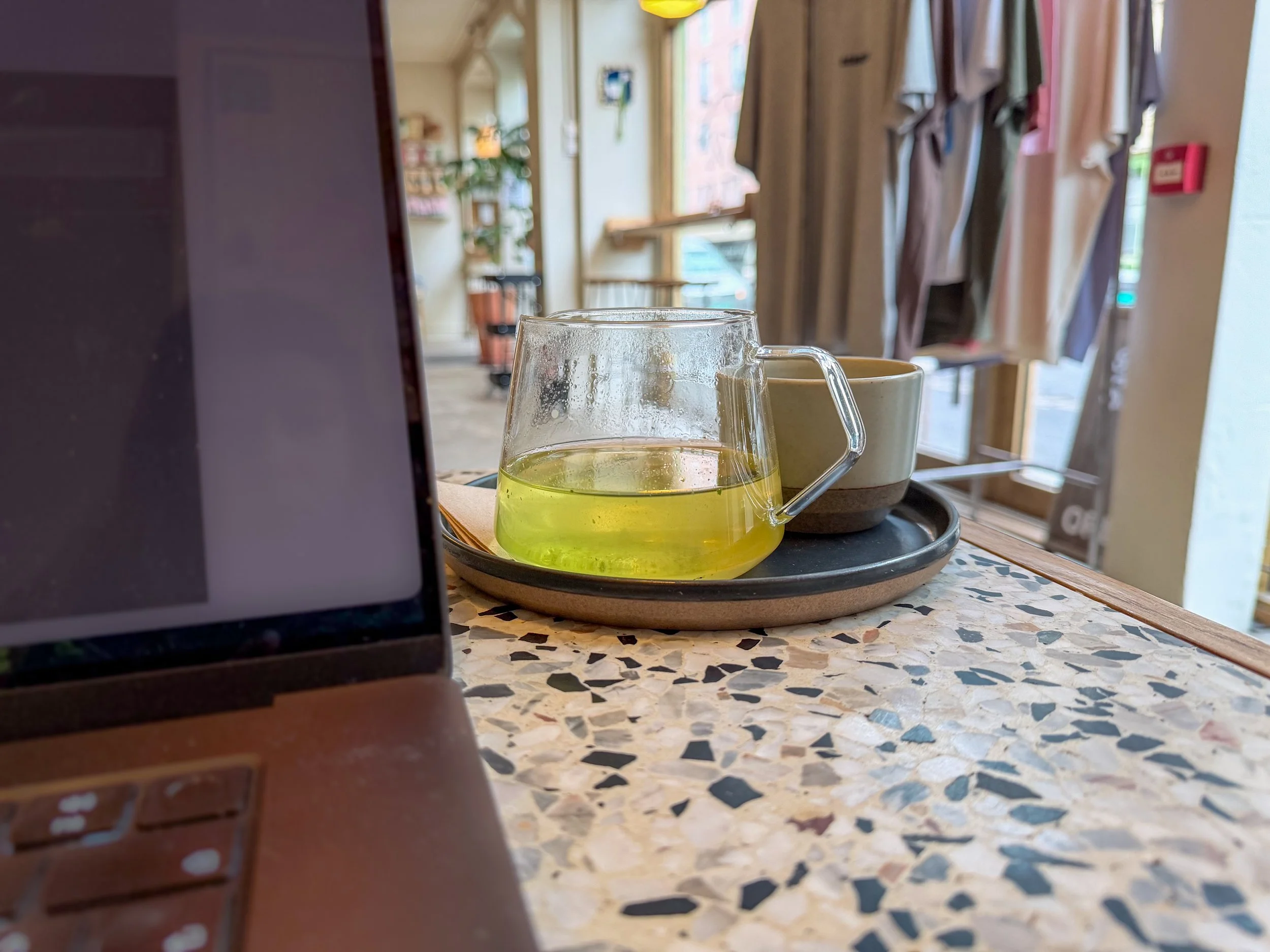 Grønn te og Macbook