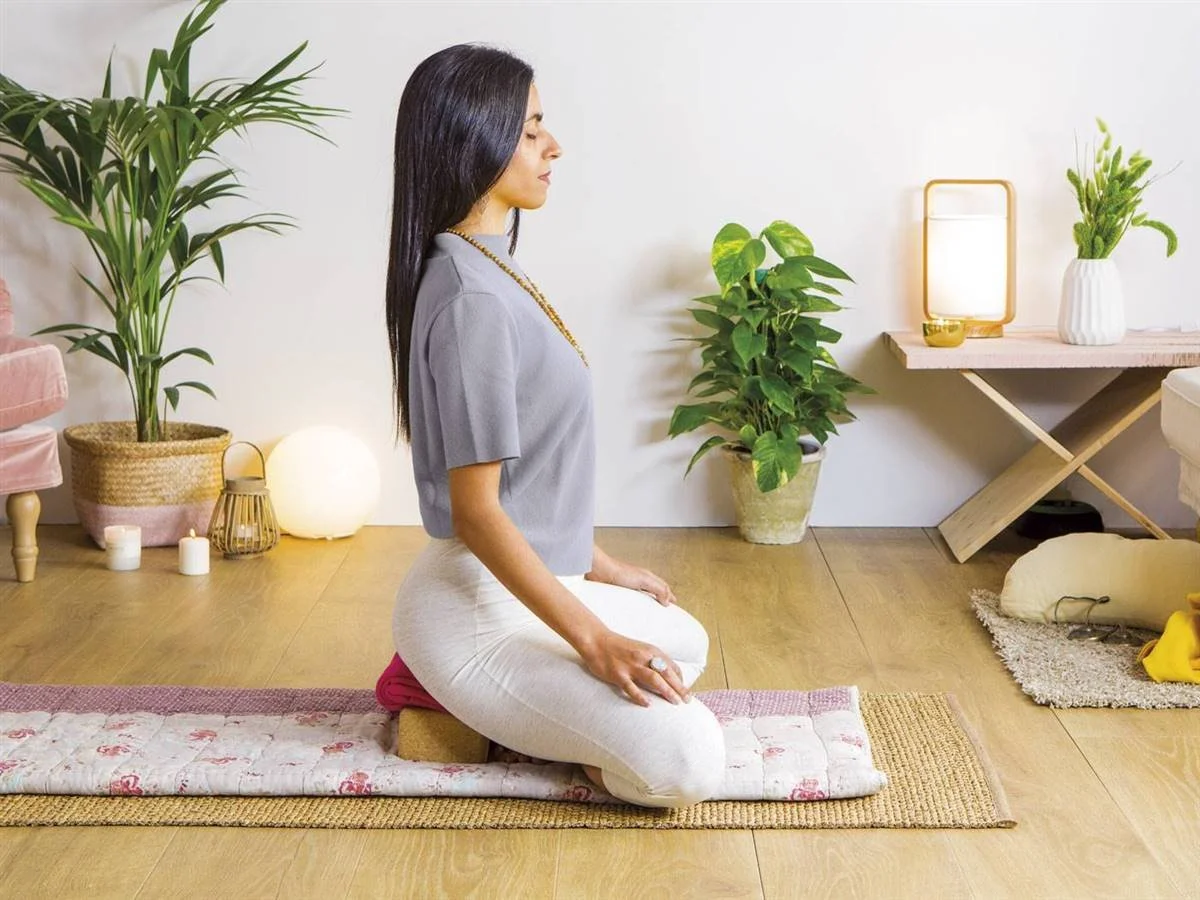 meditar-padmasana-apoyado_a958dfe1_1200x900.jpg