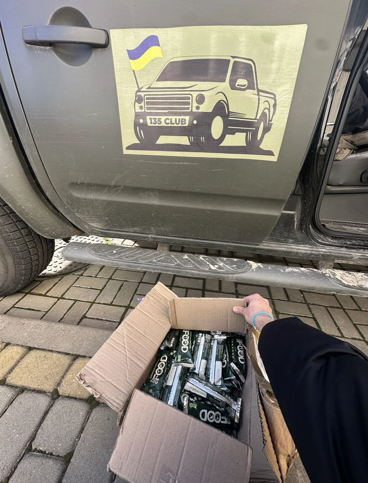 Fig. 1: Our E2G Food bars being unloaded from the 135Club truck on the frontline