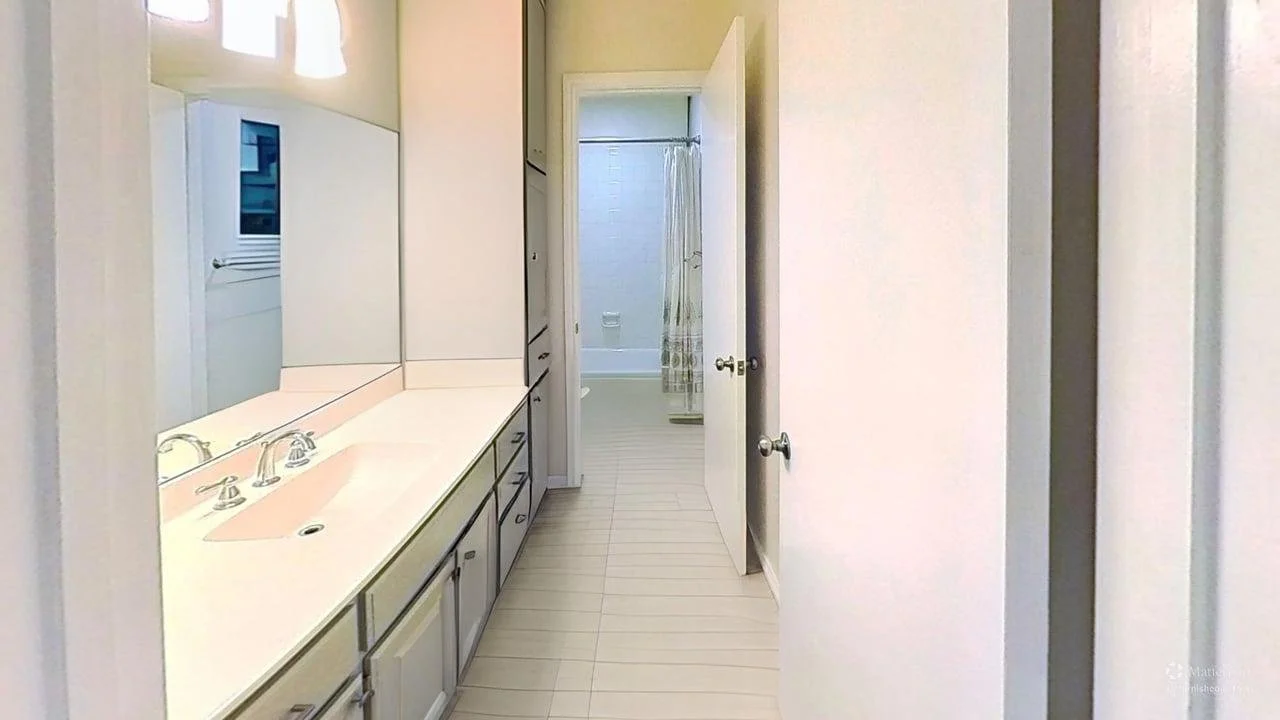 Full Guest Bath in Texas Country Home.jpg