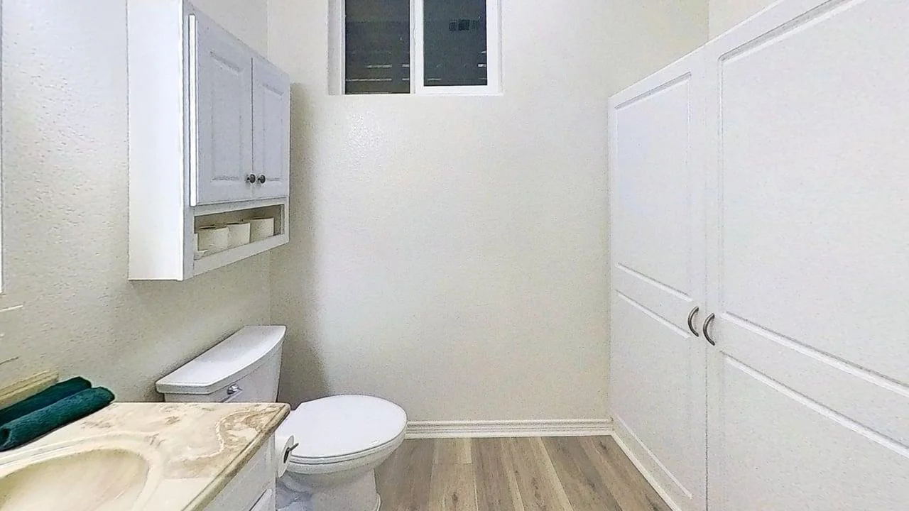 433-W-San-Antonio-St-Bluebonnet-Bathroom 2.jpg