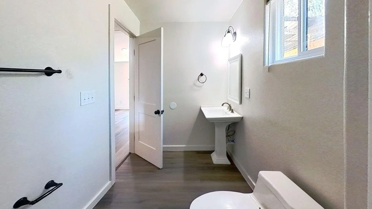 160-Fredericksburg-Bathroom.jpg