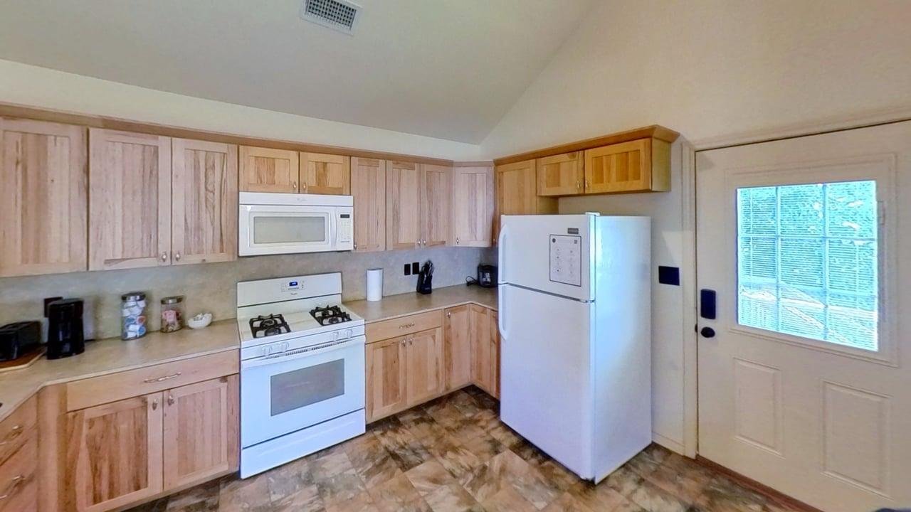 433-Sunflower-W-San-Antonio-St-Kitchen 1.jpg