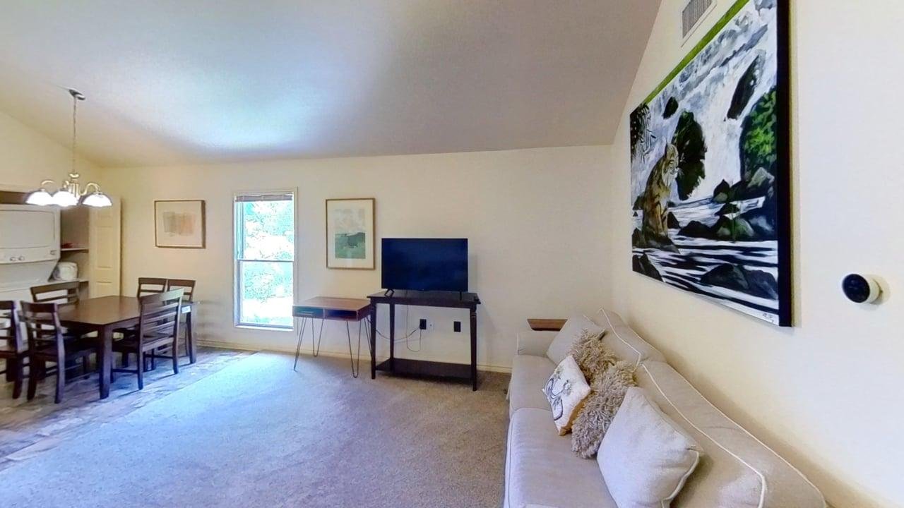 433-Sunflower-W-San-Antonio-St-Living-Room 1.jpg