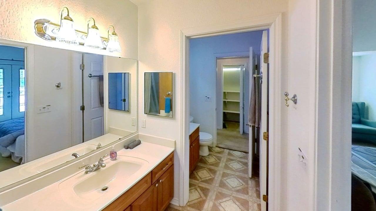433-Winecup-W-San-Antonio-St-Bathroom.jpg
