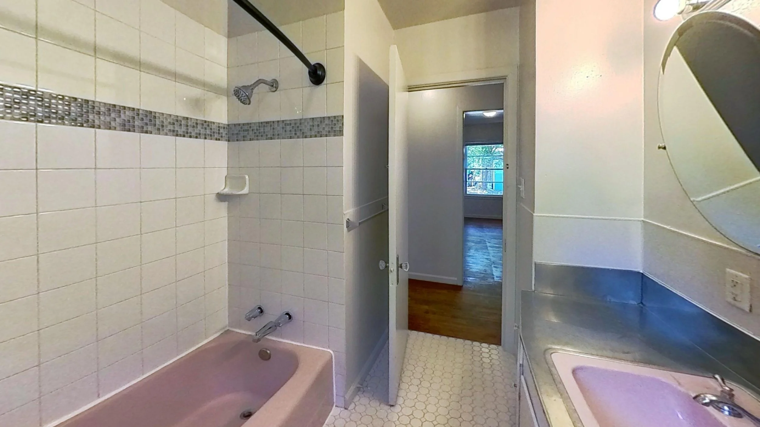 103-Meiners-St-Bathroom.jpg
