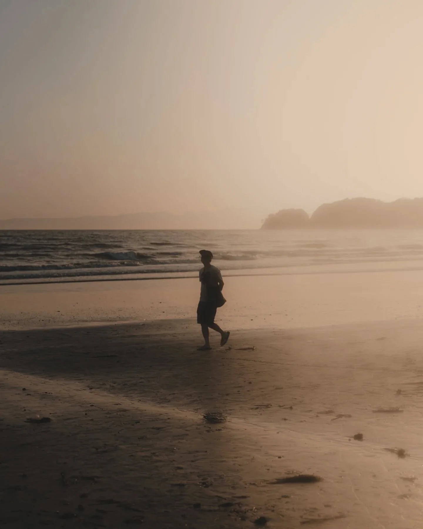 Beach day.
In love with this haze and sunset combo🤌🏻😎

📍Kamakura

Camera: Sony a7RIV
Lens: Sigma ART 24-70mm F2.8 DG DN II