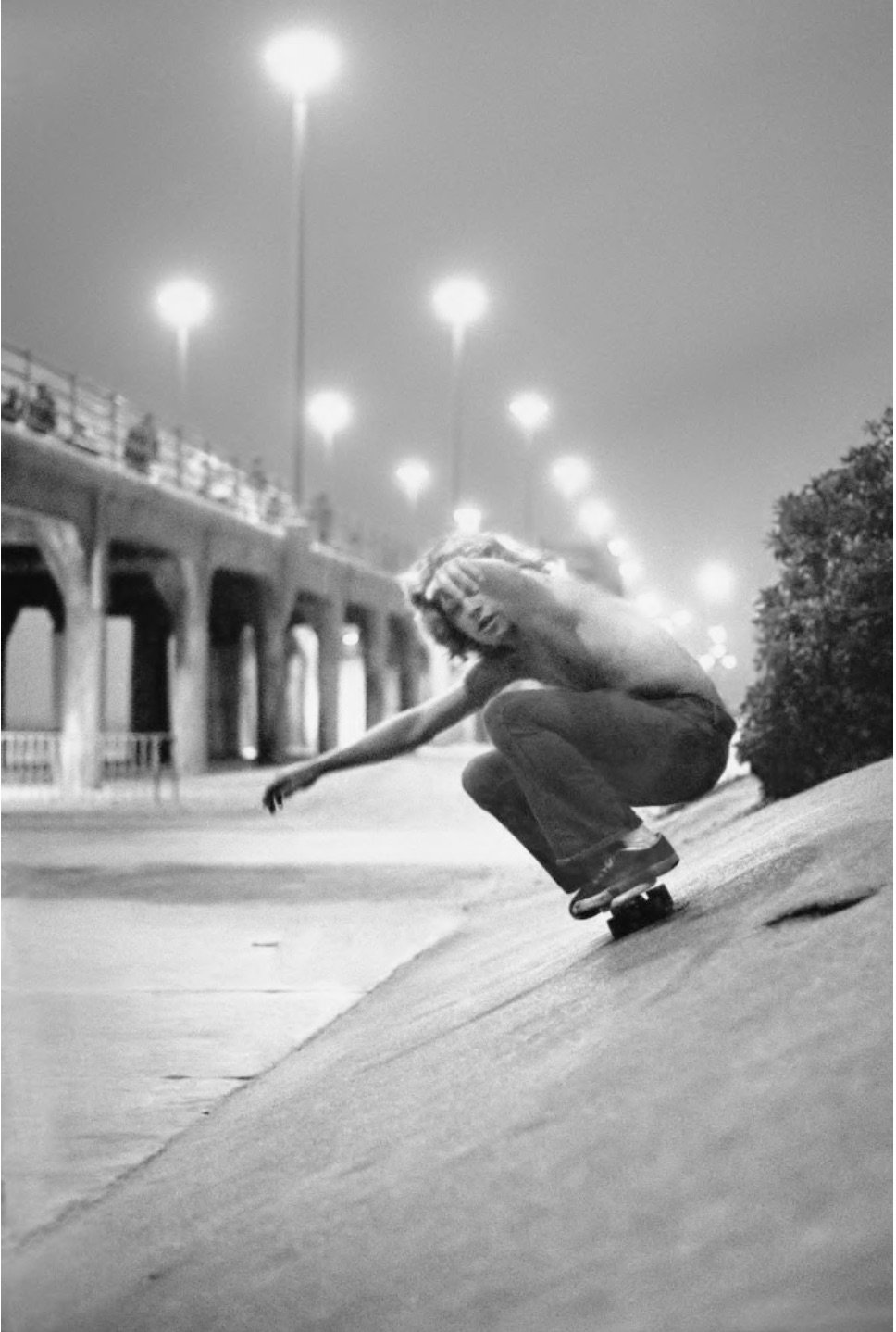 HUGH HOLLAND - SILVER. SKATE. SEVENTIES.