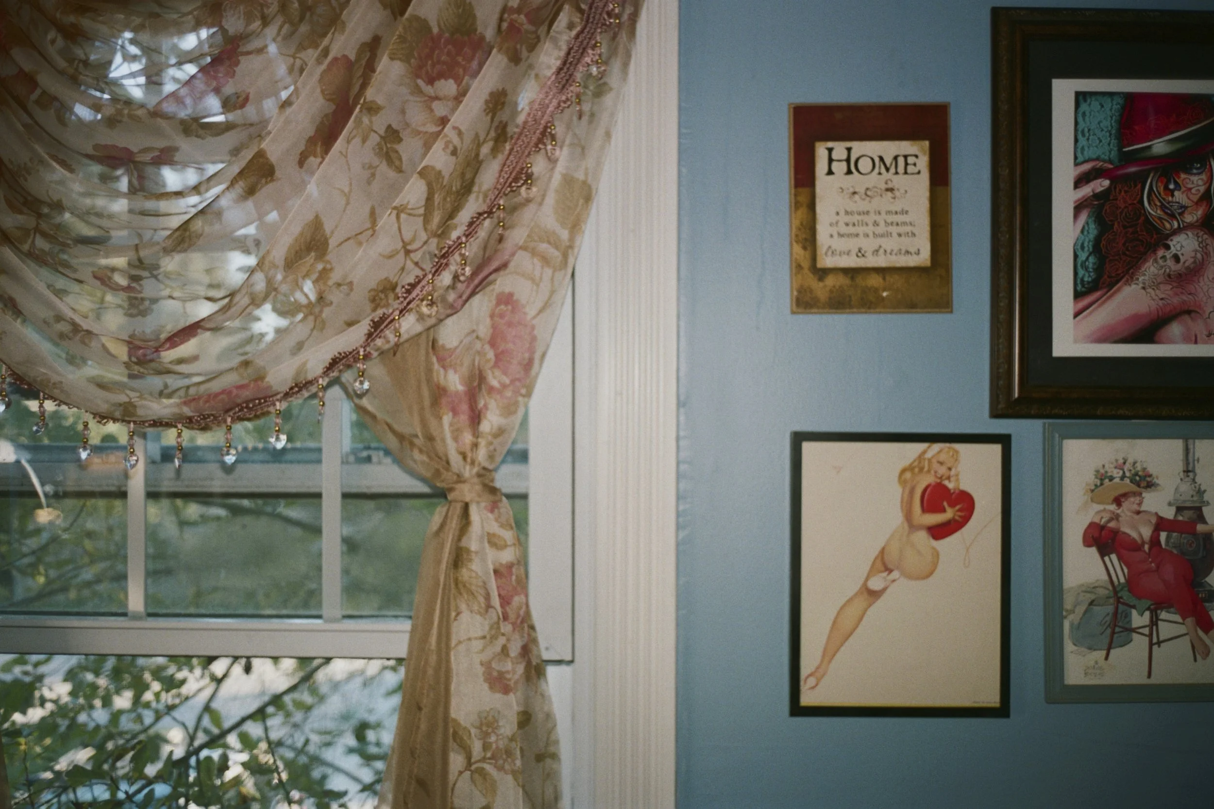 MODEL MAYHEM_PLATE_018_3x2.jpg