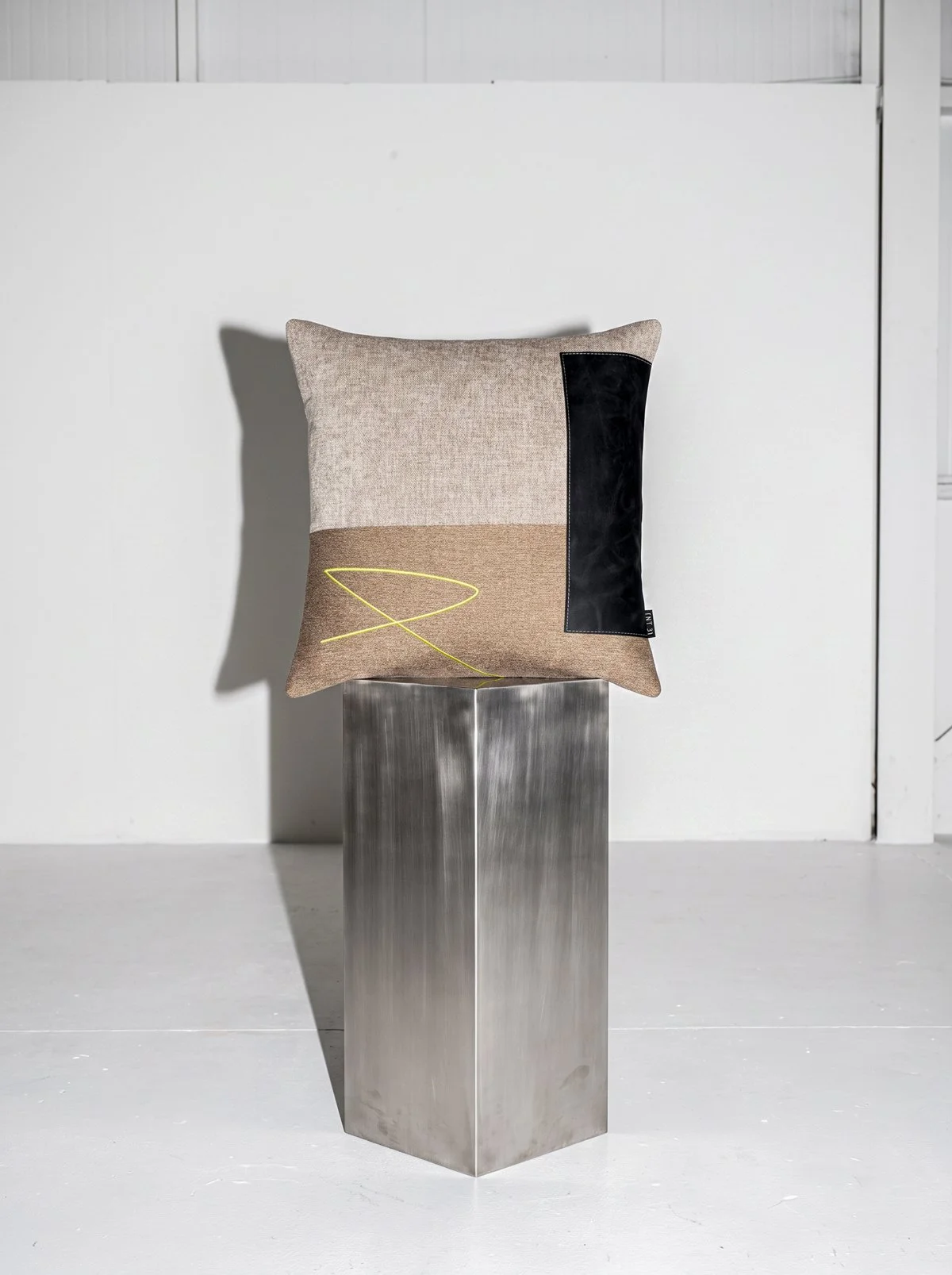 USKO_01_Cushion.jpg