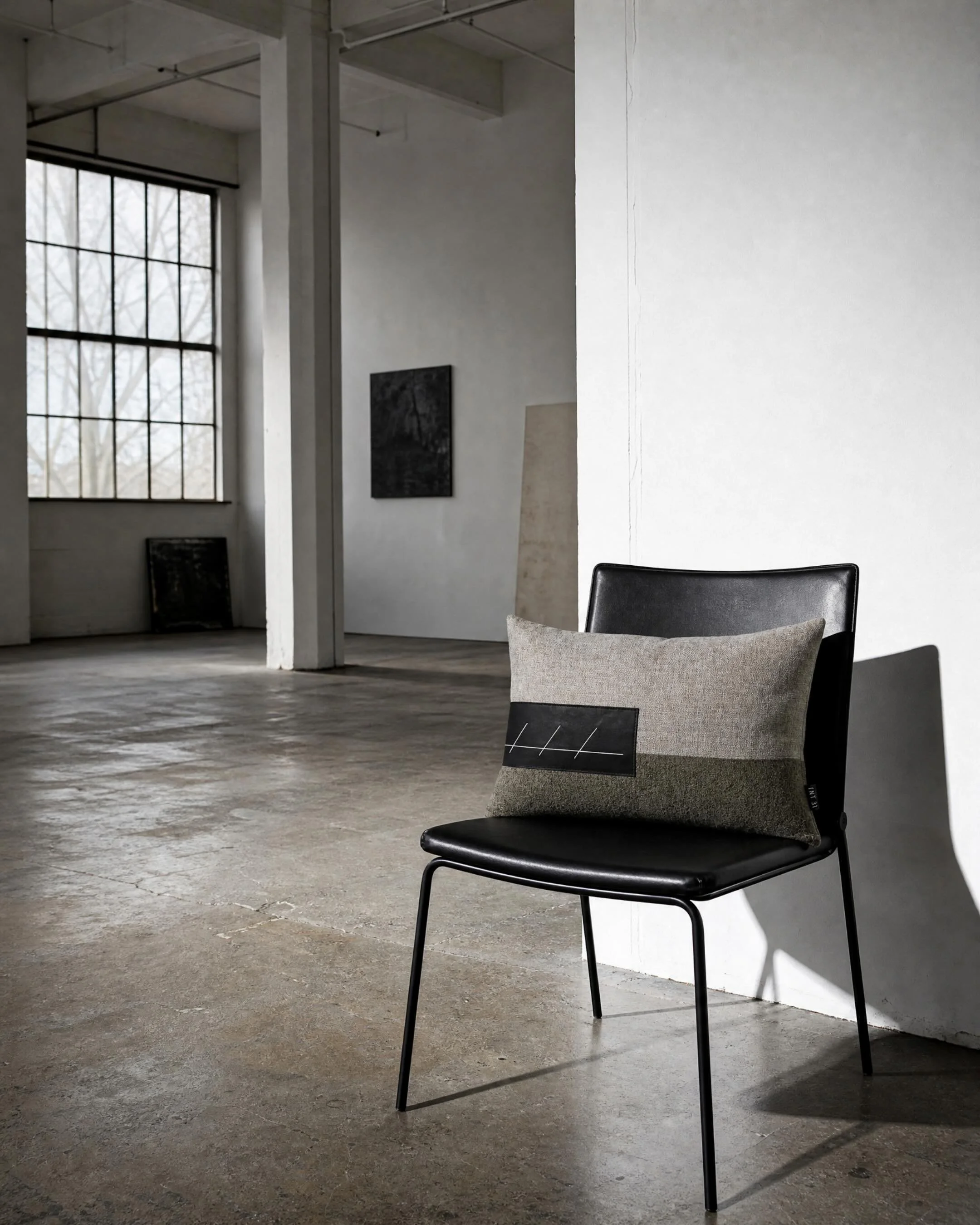 PISTA_02

Quietly defined by contrast.

Available at
interior31.com

&mdash;
#interior31 #collectibledesign #textiledesign #interiordesign #madeintoronto