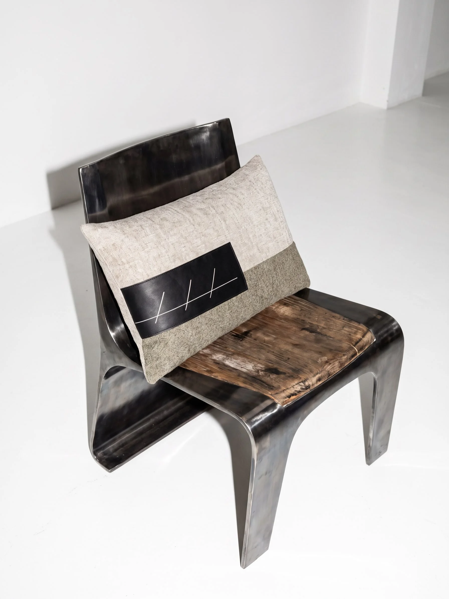 Defined by material contrast and restrained linework, PISTA_02 explores balance through texture, proportion, and quiet composition. 
A contemporary object designed to bring architectural presence into the home. 
Available at interior31.com  &mdash;
#