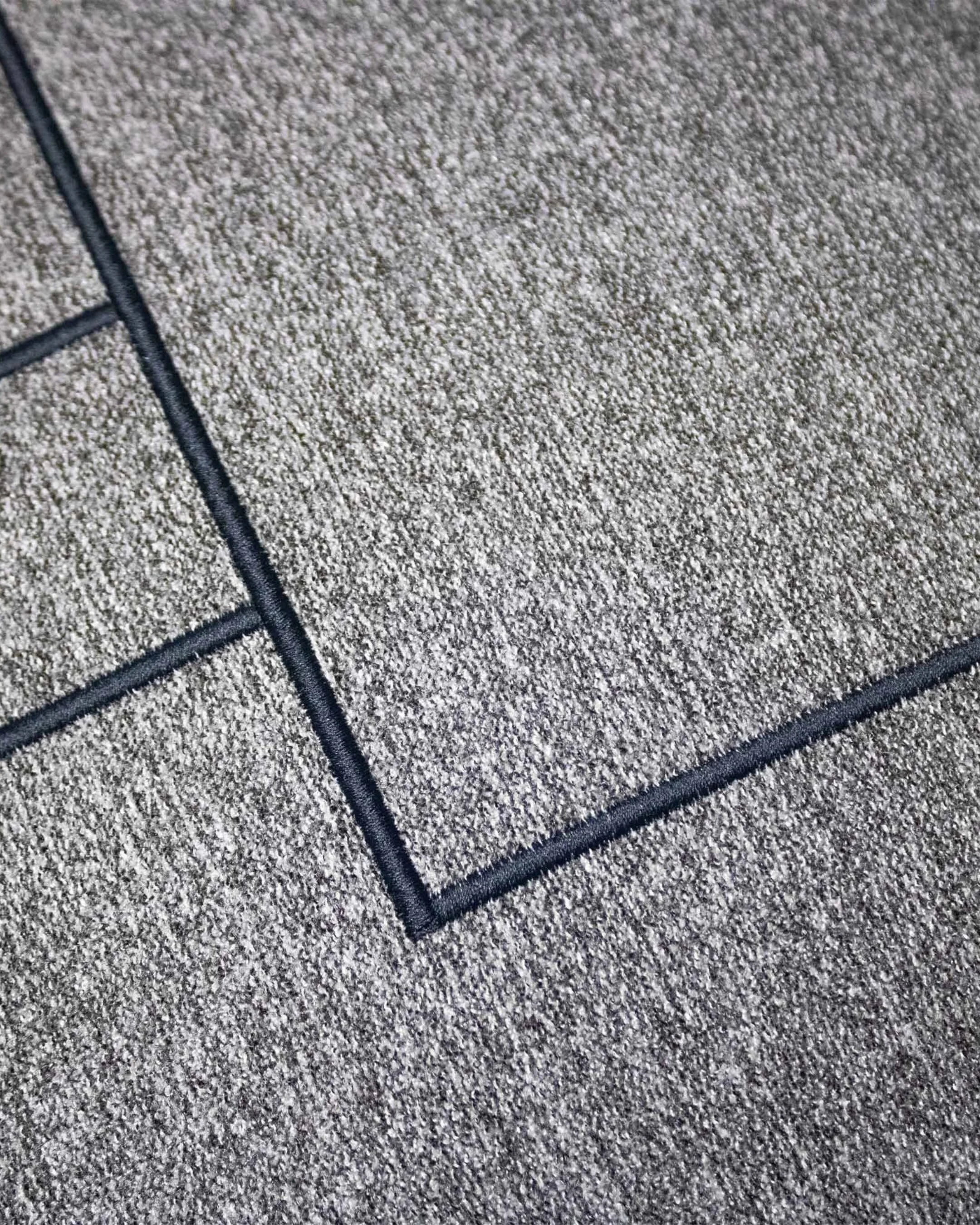 AIRE_03

Deep black, tonal grey, and embroidered linework come together through shifts in texture and structure. A composition built on contrast, with an architectural presence that changes across the surface.