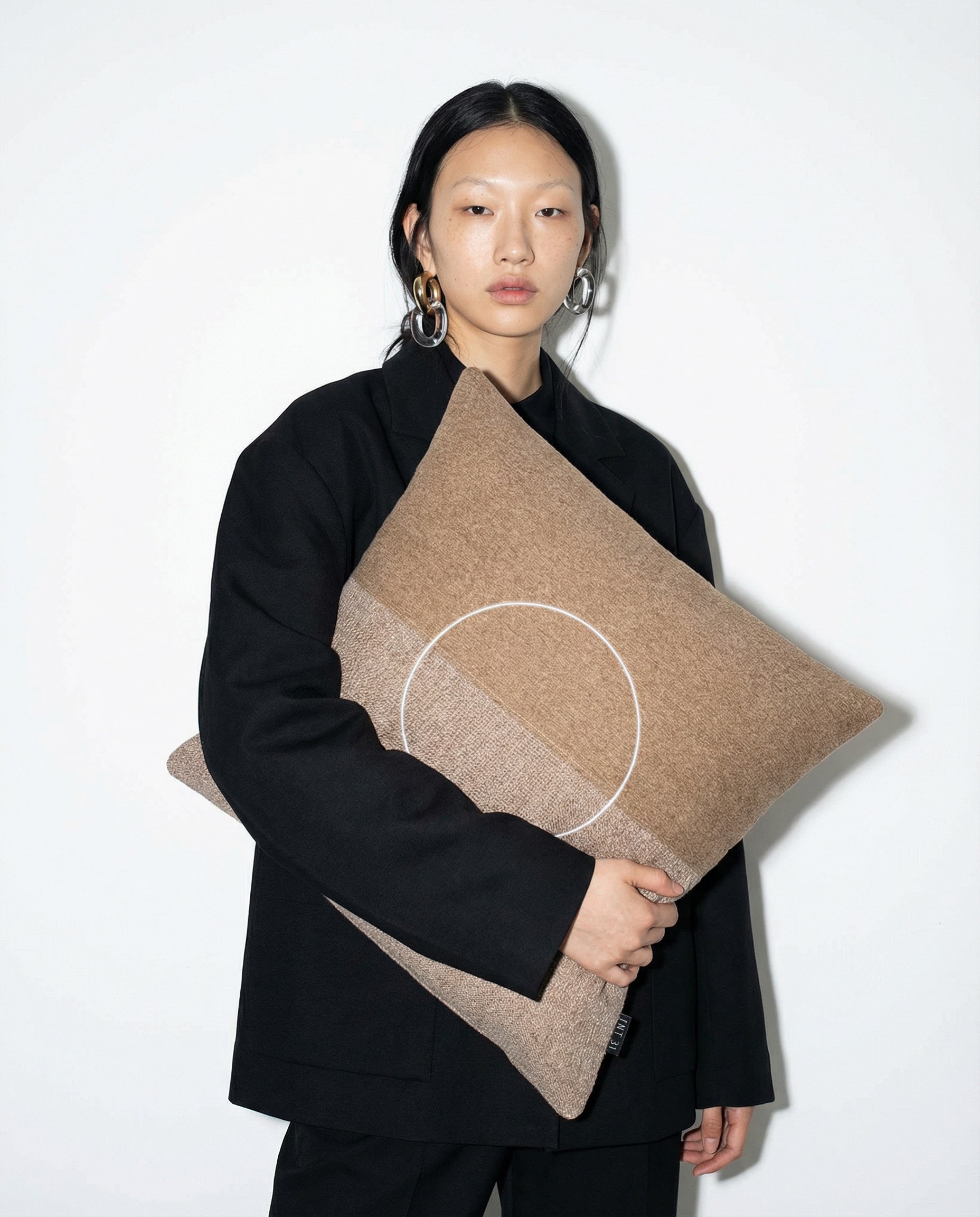 2-model-decorative-cushion-luar02.jpg