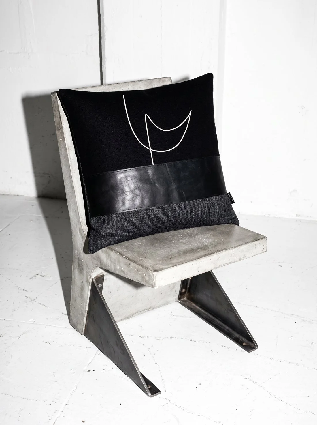 RAIO_01_Cushion.jpg