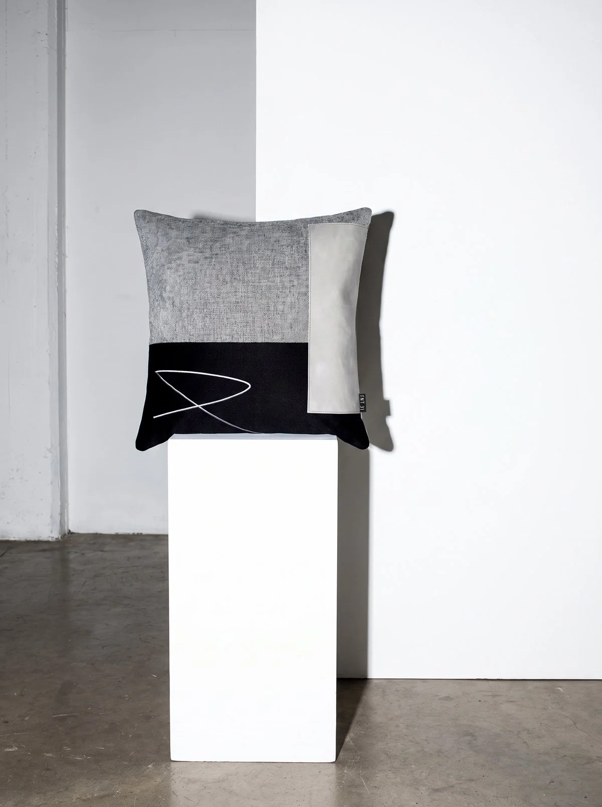USKO_03_Cushion.jpg
