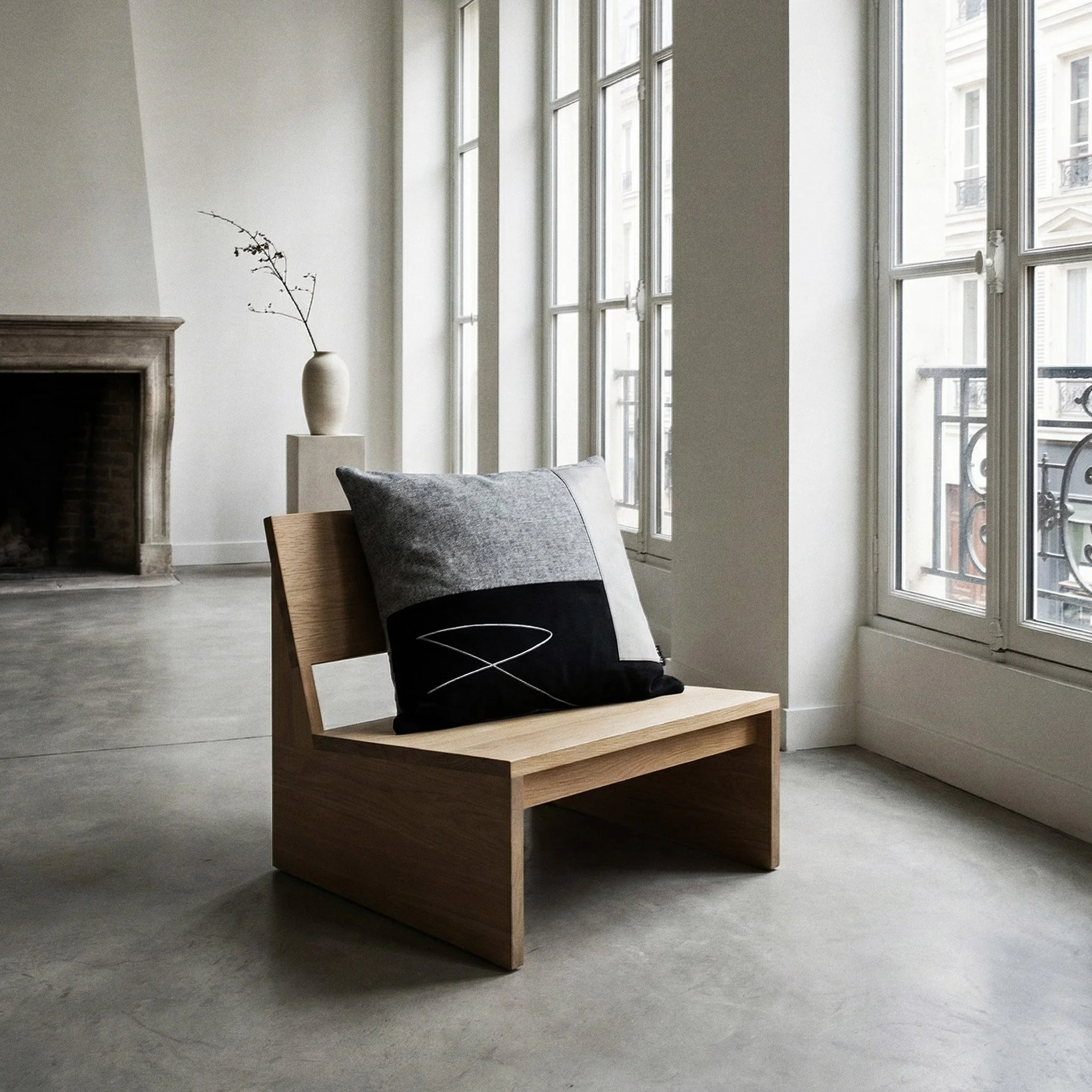 usko-03-embroidered-leather-cushion-chair-1.jpg
