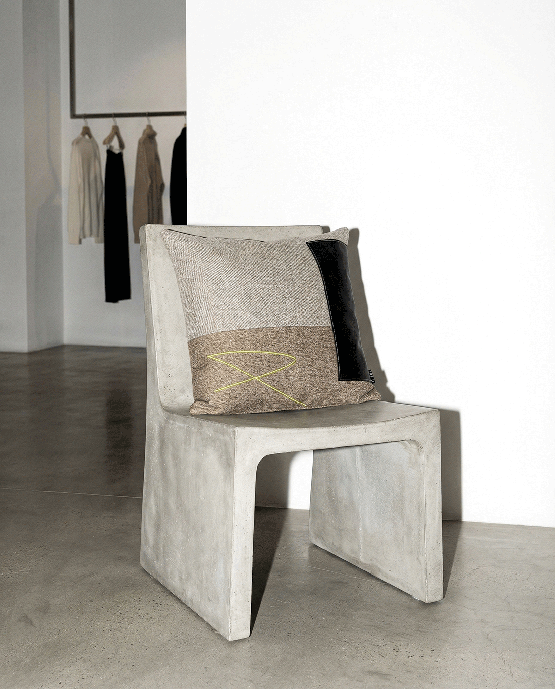 3-decorative-cushion-chair-usko01.png