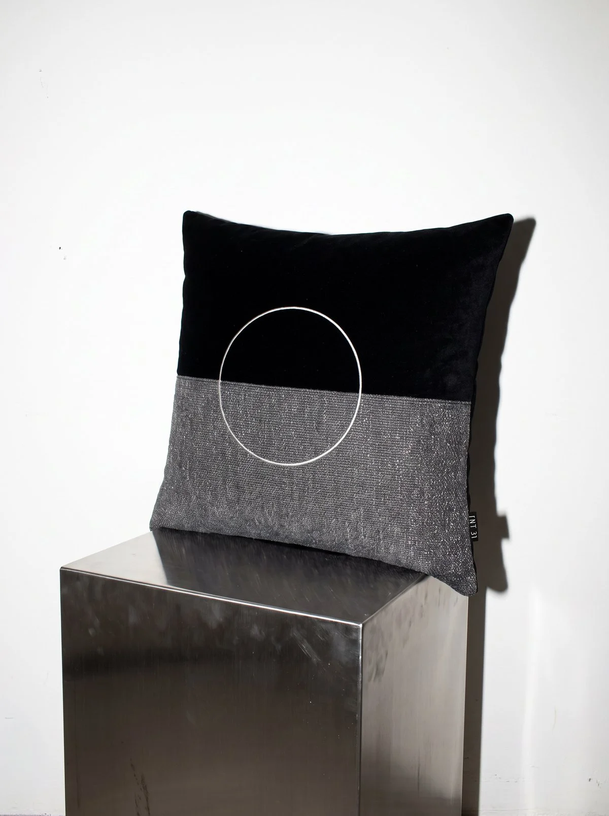 LUAR_01_Cushion.jpg
