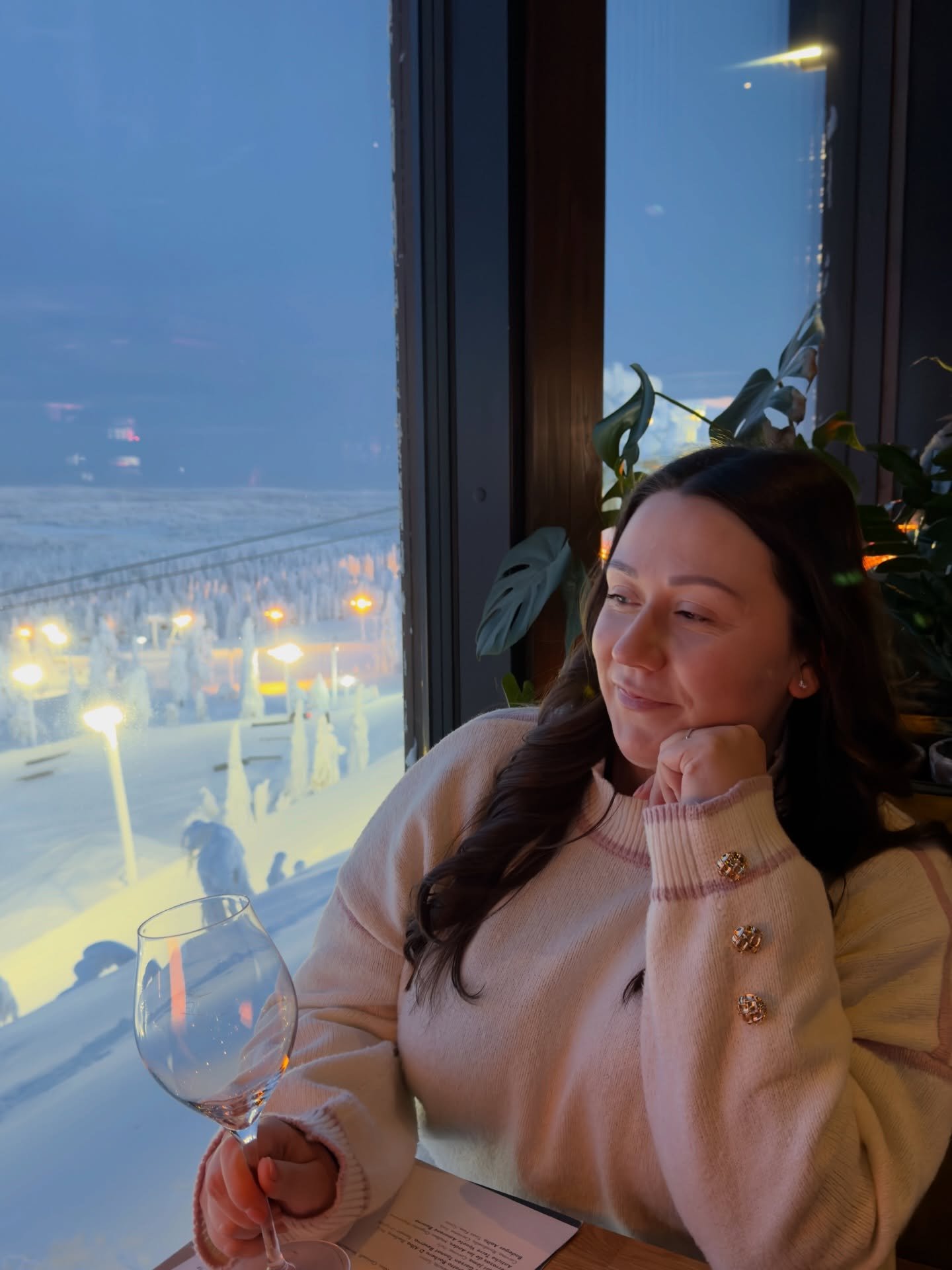 Jee t&auml;ytin t&auml;n&auml;&auml;n 34v 🥳 Saa onnitella 🥰 🫶

Oli kiva viett&auml;&auml; syntt&auml;reit&auml; t&auml;&auml;ll&auml; Rukalla! ❄️✨ V&auml;h&auml;n eri maisemat ku kotona. 😁