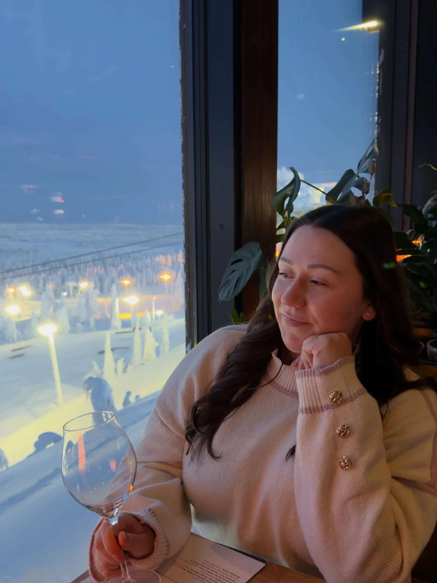 Jee t&auml;ytin t&auml;n&auml;&auml;n 34v 🥳 Saa onnitella 🥰 🫶

Oli kiva viett&auml;&auml; syntt&auml;reit&auml; t&auml;&auml;ll&auml; Rukalla! ❄️✨ V&auml;h&auml;n eri maisemat ku kotona. 😁