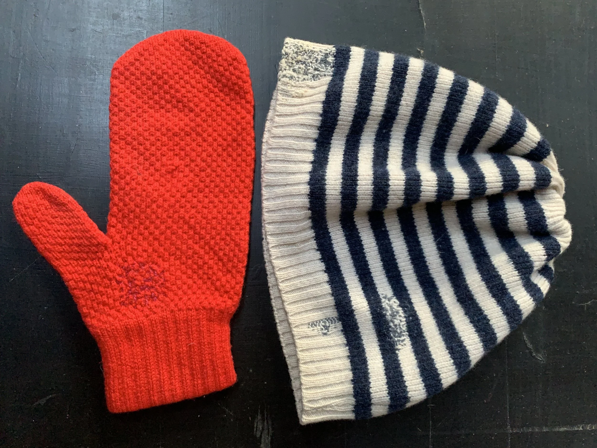 Hat -glove-visiblemanding-blackswansstudio.jpeg