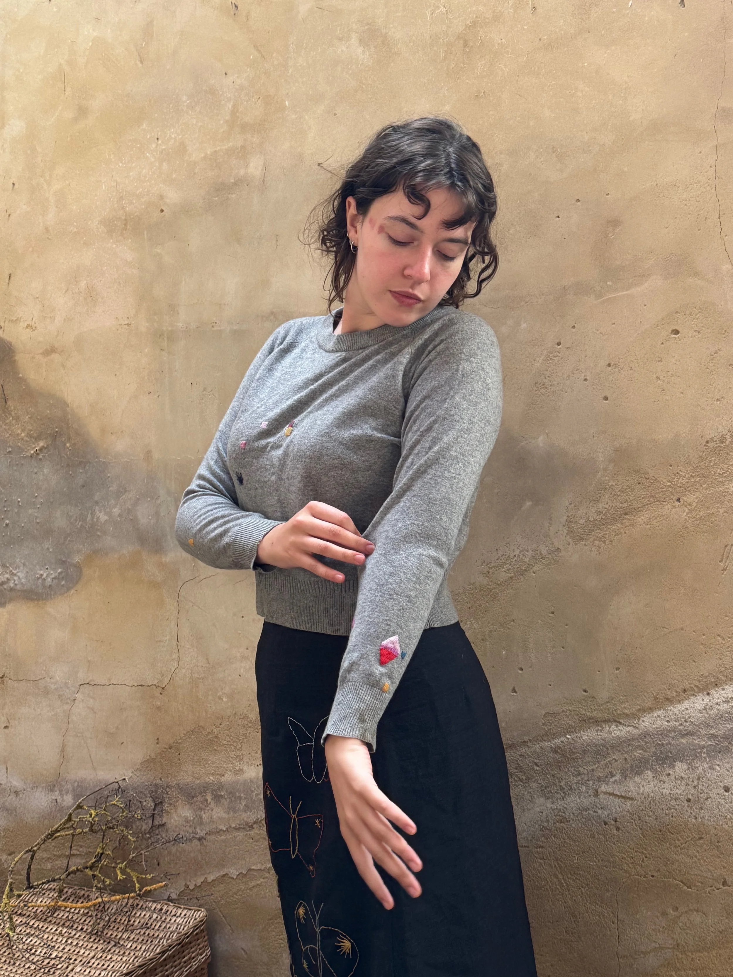 model_darned_jumper_blackswansstudio.jpeg