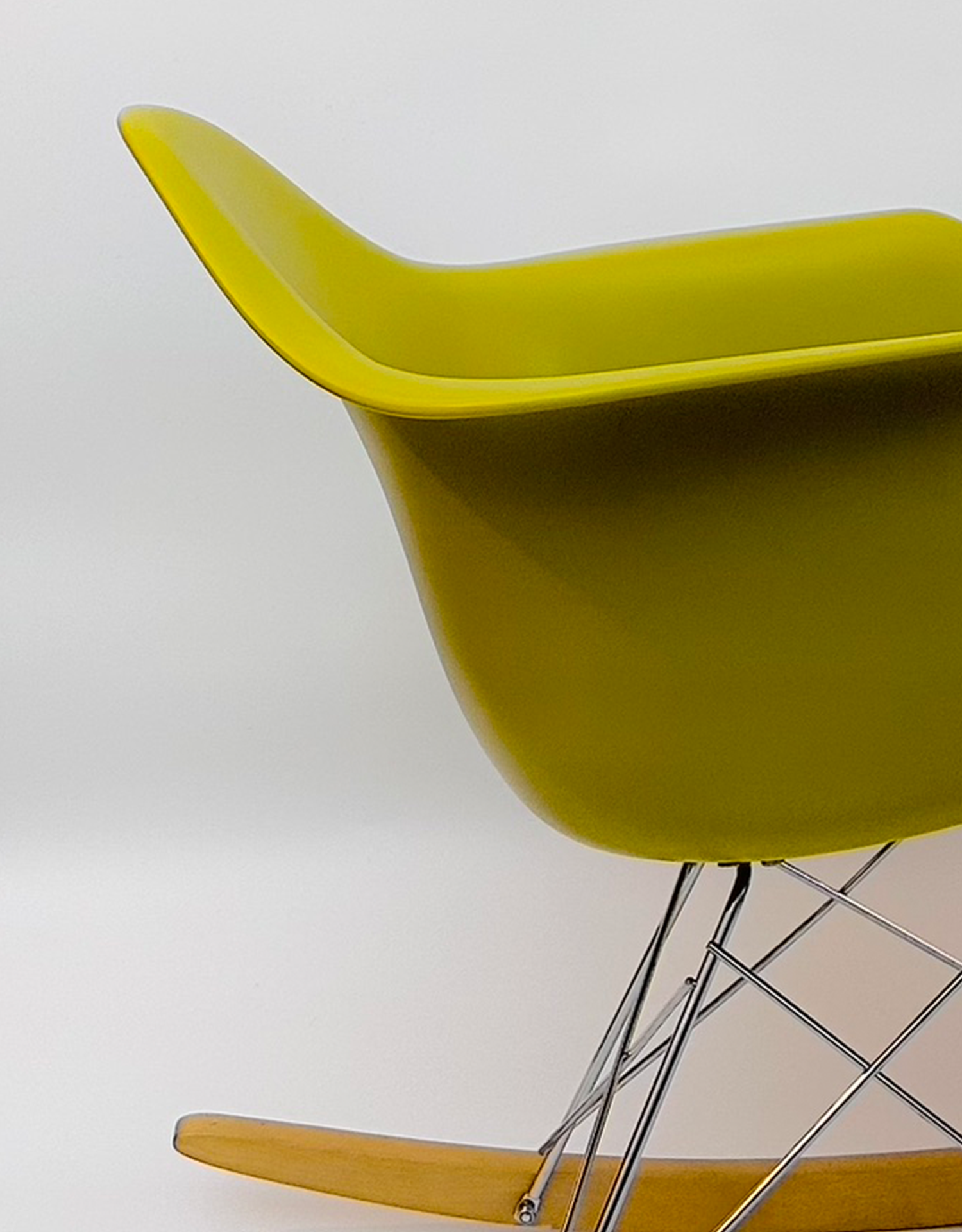RockingChair_CharlesEames_VitraMustard_00.png
