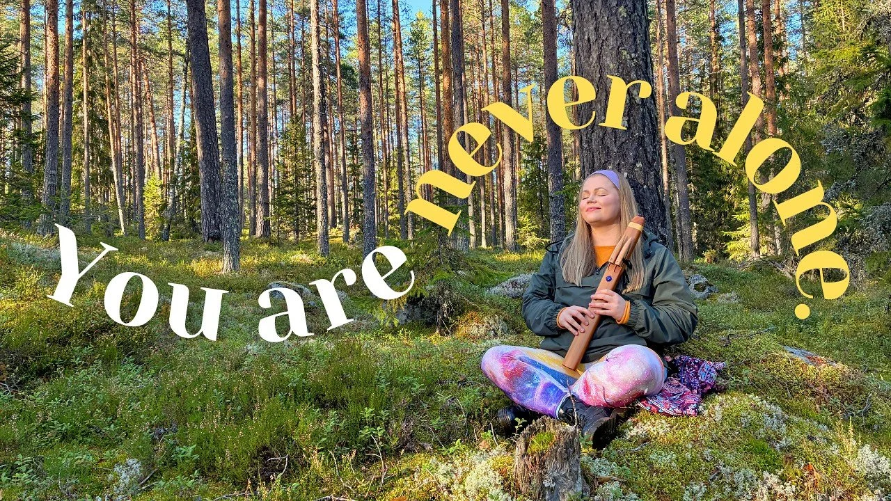 Jos marraskuun pimeys ahdistaa ja tuntuu viev&auml;n voimasi, mulla on just se mit&auml; tarvitset.. 💚✨

Huomenna, 11.11. klo 11:11, julkaisen uutta hoitavaa musiikkia YouTube-kanavallani. 🪈

T&auml;m&auml; natiiviamerikkalaista huilumusiikkia sis&