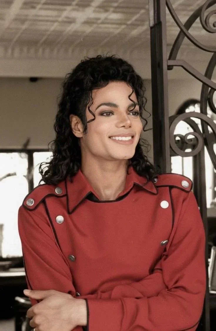 Michael Jackson Smiling 75.JPG