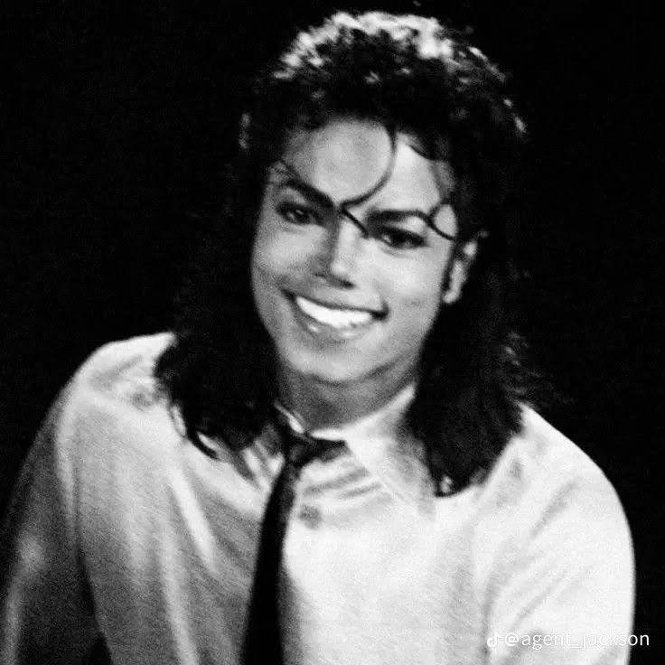 Michael Jackson Smiling 63.JPG