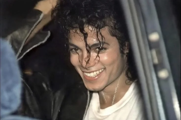 Michael Jackson Smiling 99.JPG