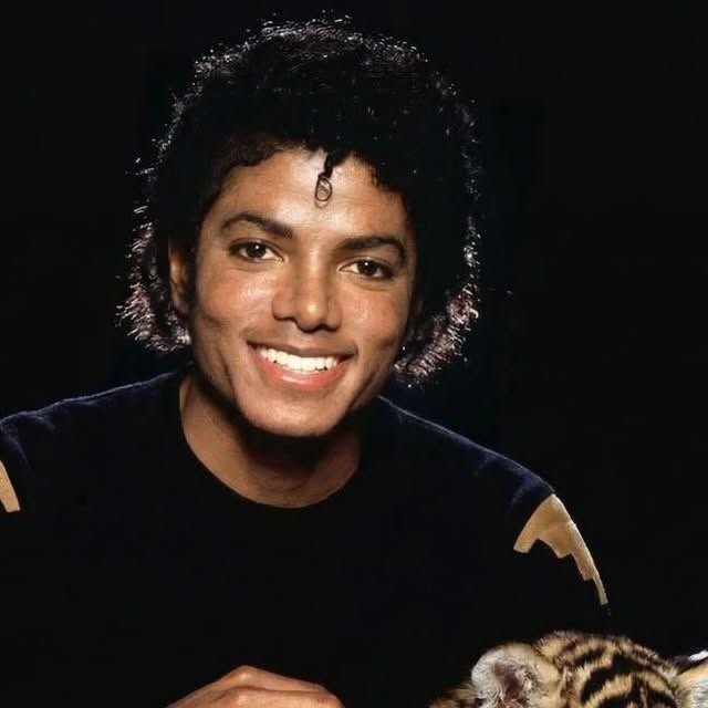 Michael Jackson Smiling 37.JPG