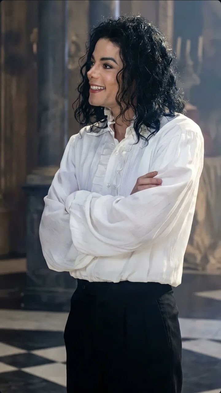 Michael Jackson Smiling 74.jpg