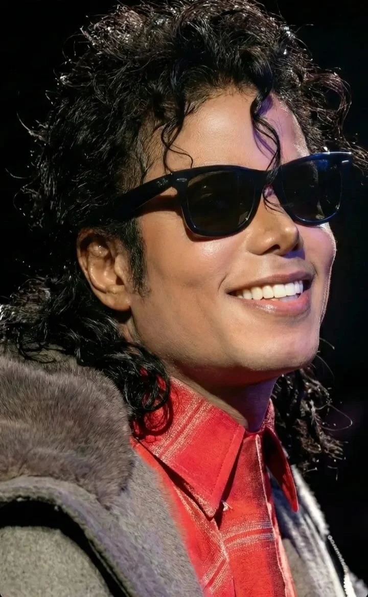 Michael Jackson Smiling 10.JPG