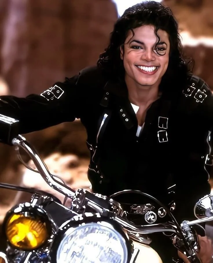 Michael Jackson Smiling 8.JPG