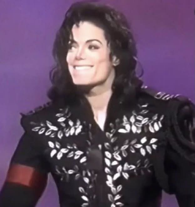 Michael Jackson Smiling 89.JPG