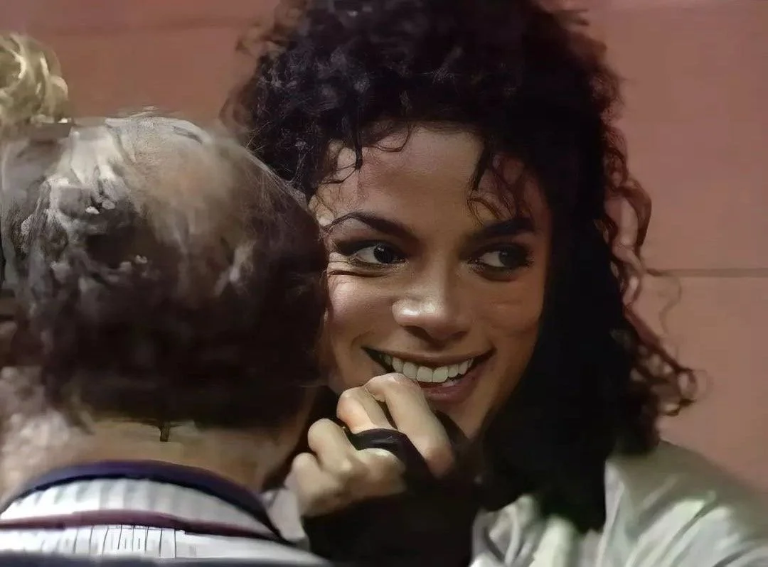 Michael Jackson Smiling 65.JPG