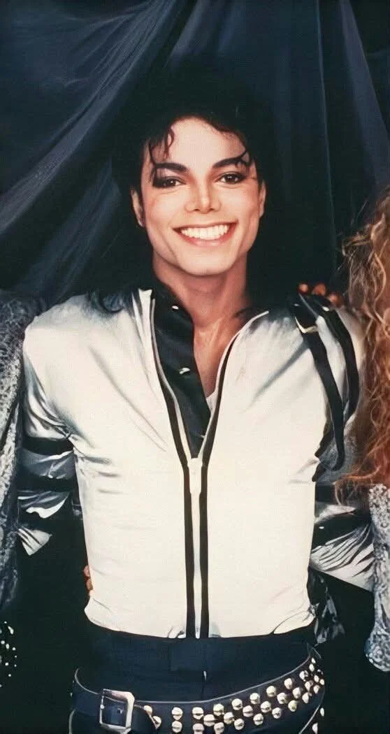 Michael Jackson Smiling 81.JPG