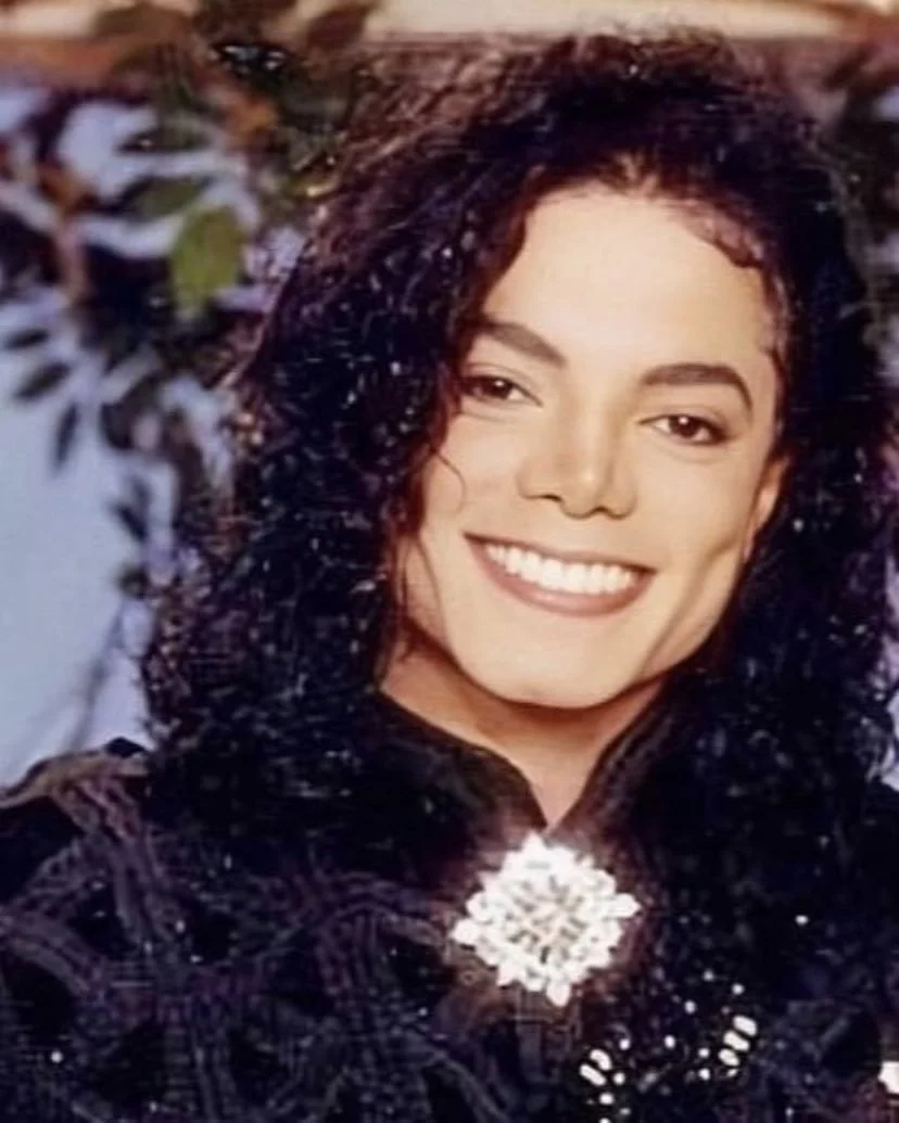 Michael Jackson Smiling 50.JPG