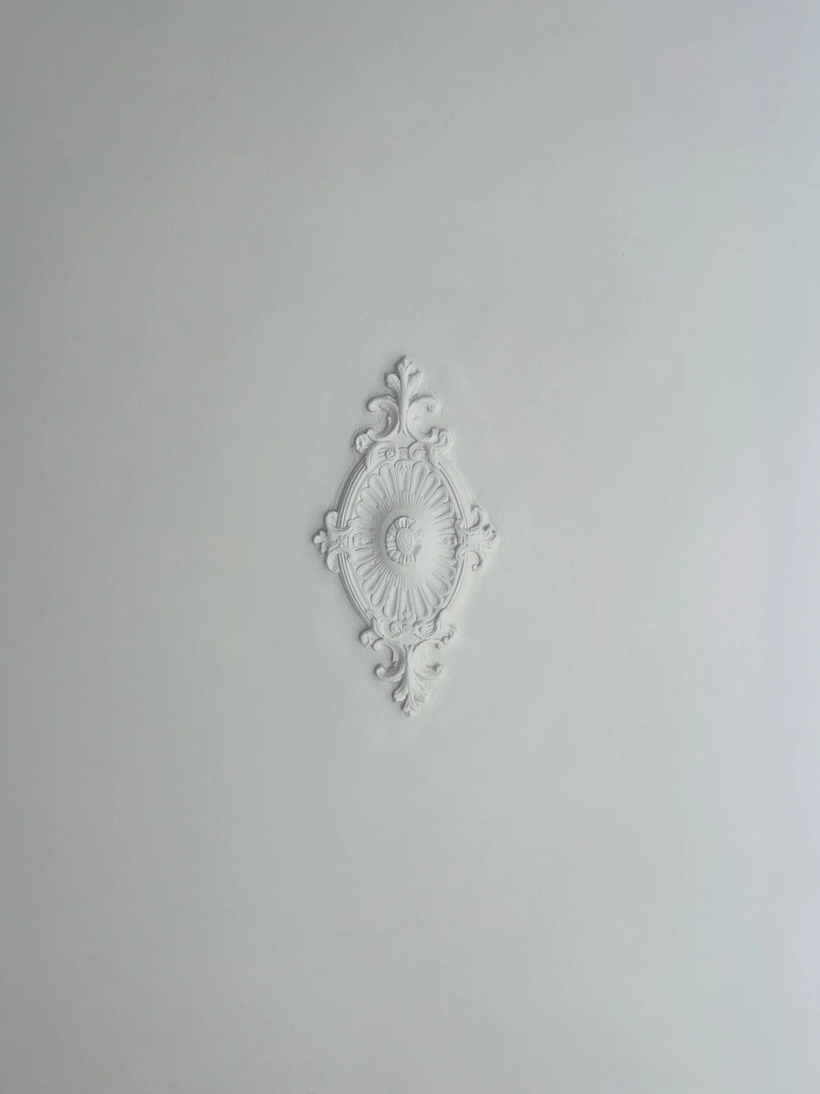 Make-over woon &amp; eetkamer met aandacht voor de unieke sierdetails✨

#interieur #renovatie #beige #naturalpaint #natuurverf #aannemer #schilderwerk