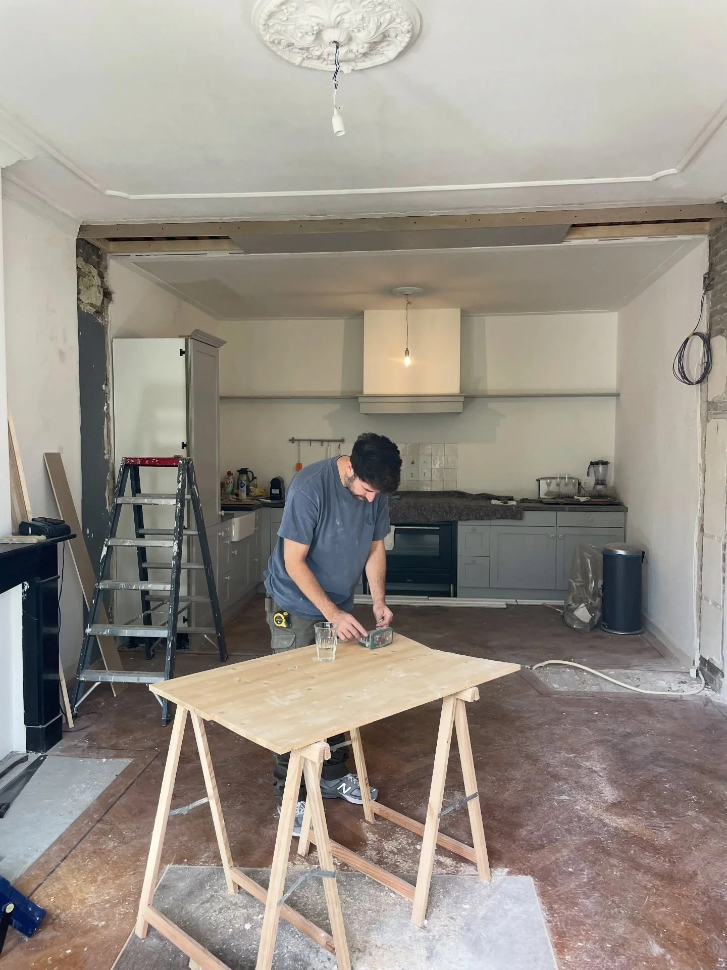 Toch wel het bijzonderste project tot nu toe: het verbouwen van ons eigen huis. Hier alvast een before en een kleine after, maar het echte eindresultaat komt later✨

#verbouwing #renovatie #parket #interieur #makeover