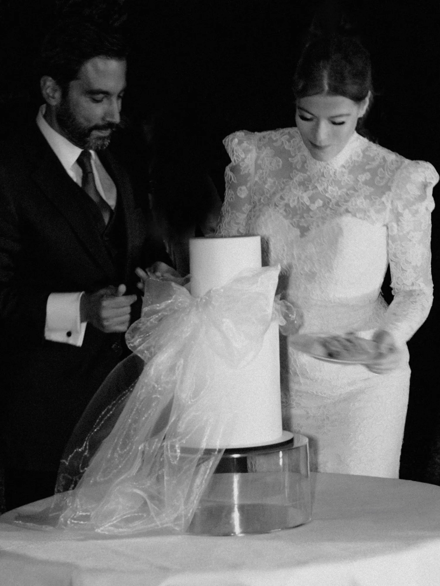 Charlotte-Narciso-Aigle-Vevey-wedding-cake.jpg
