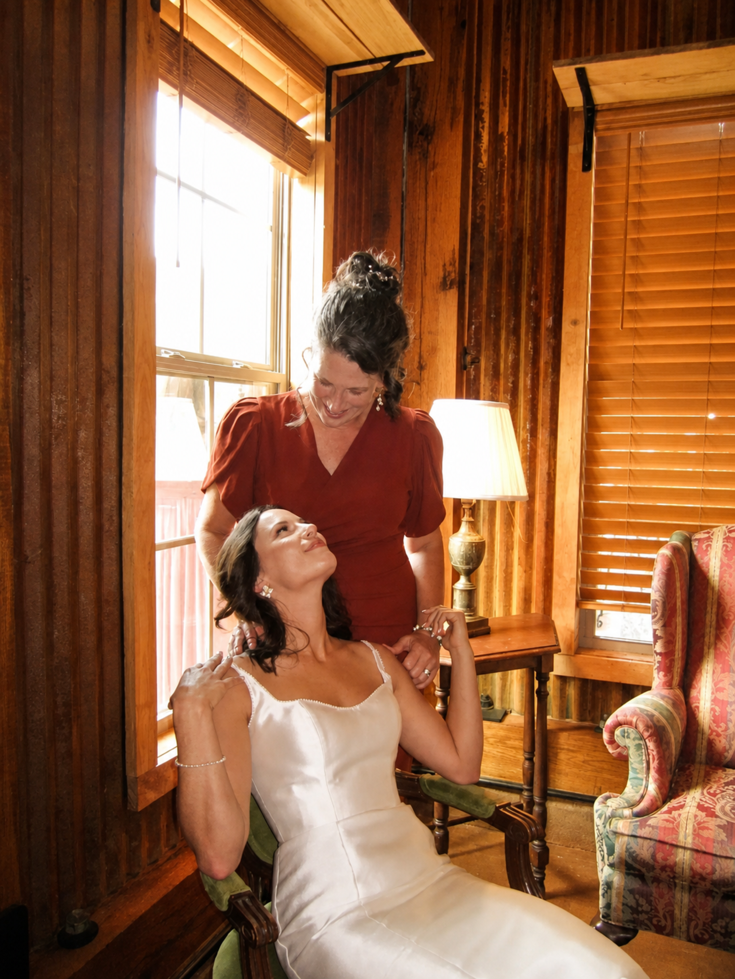 03-bride-and-attendant-enhanced-3840.png